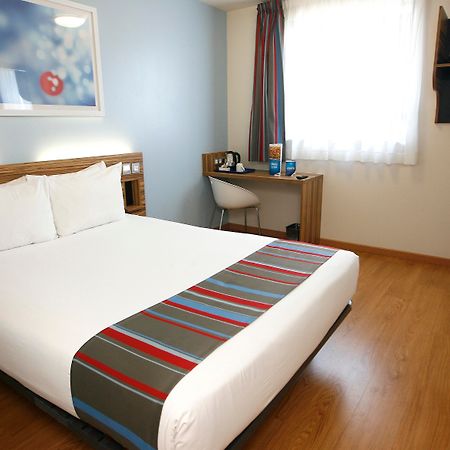 Travelodge Barcelona Poblenou Esterno foto
