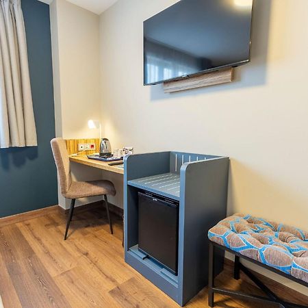 Travelodge Barcelona Poblenou Esterno foto