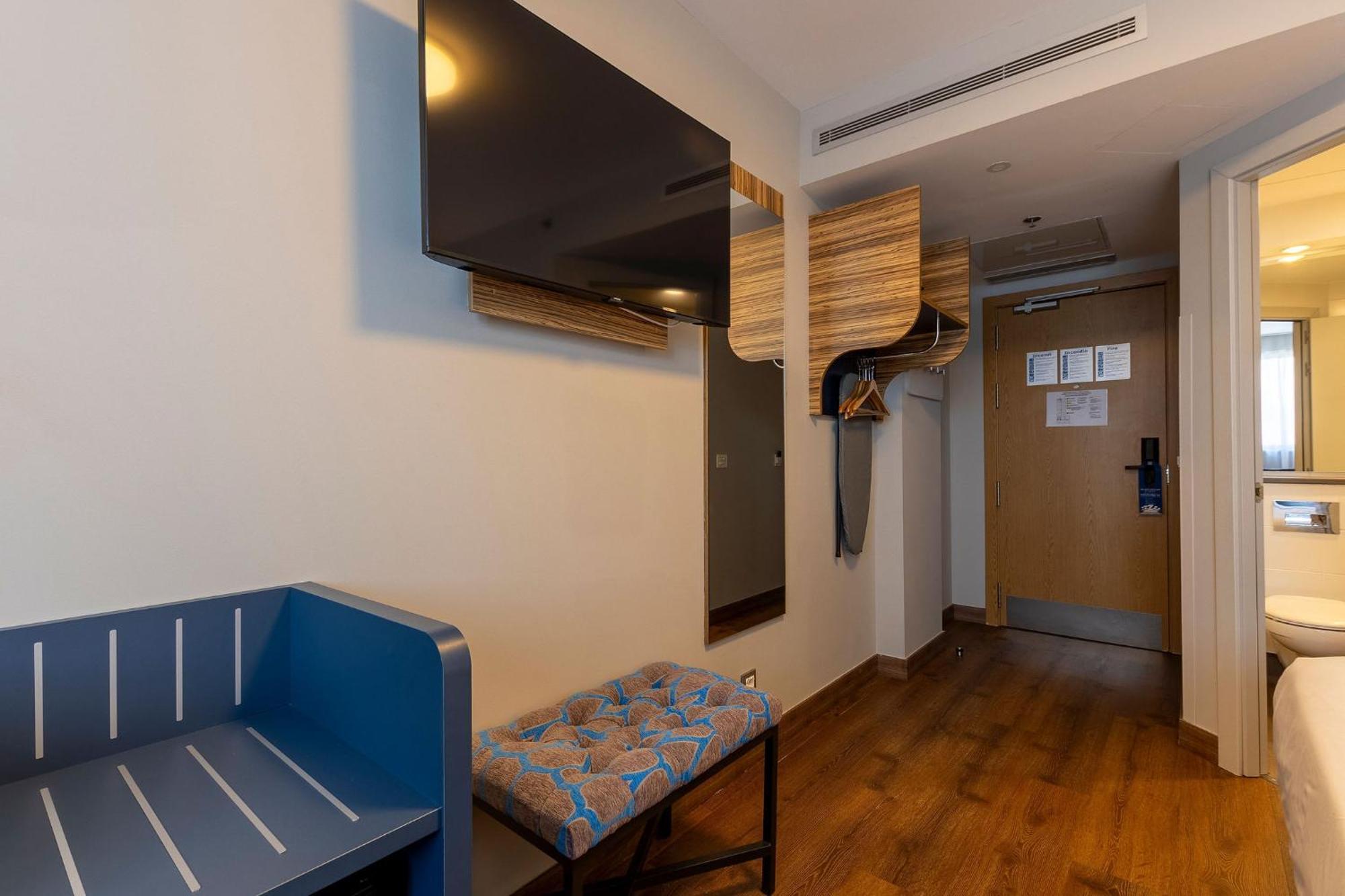 Travelodge Barcelona Poblenou Esterno foto