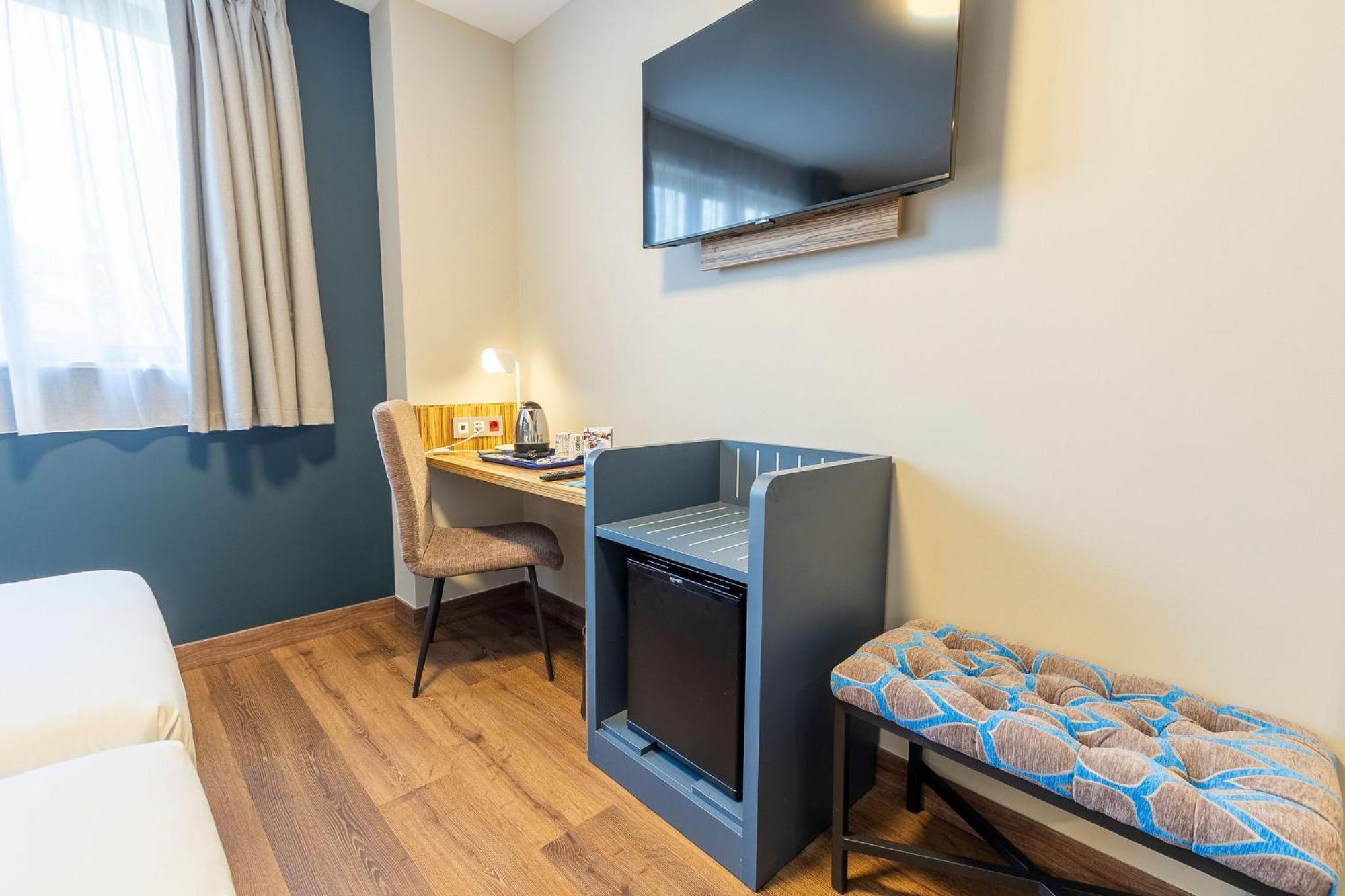Travelodge Barcelona Poblenou Esterno foto