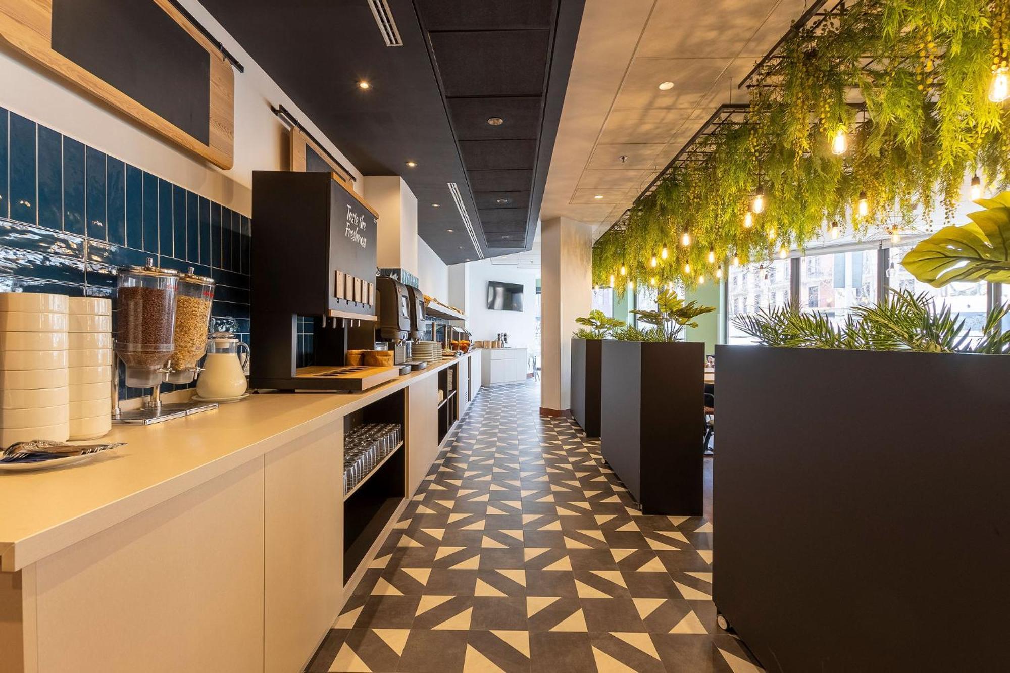 Travelodge Barcelona Poblenou Esterno foto