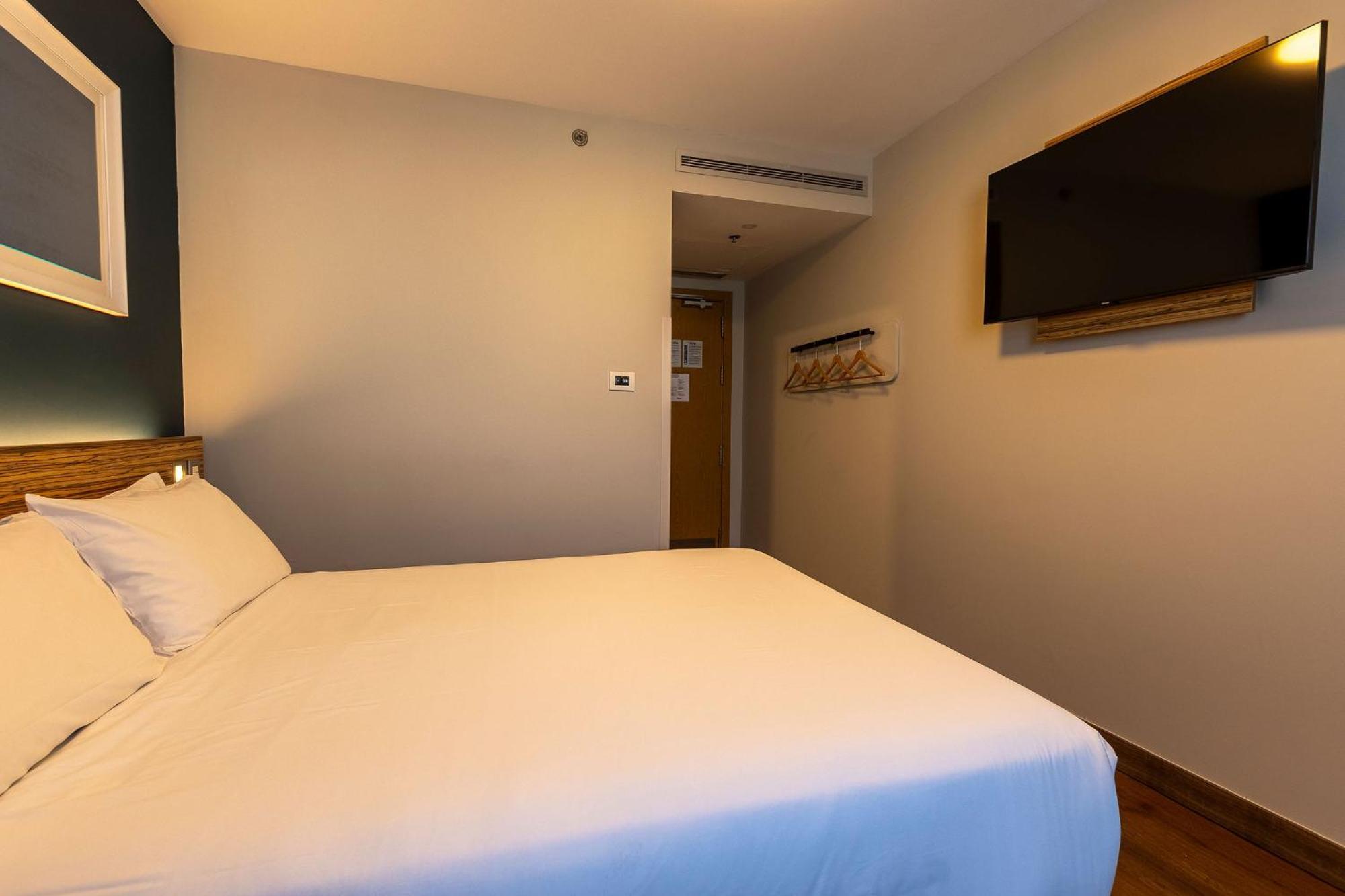 Travelodge Barcelona Poblenou Esterno foto