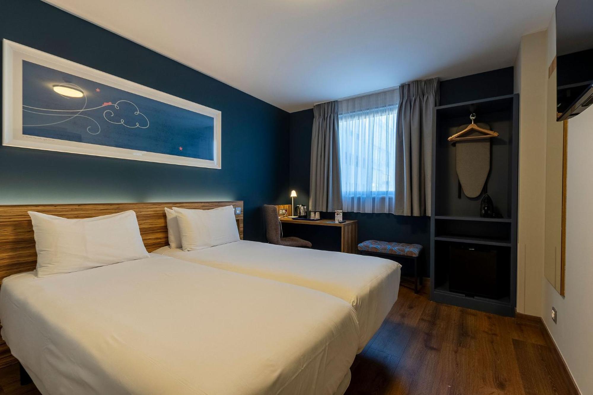 Travelodge Barcelona Poblenou Esterno foto