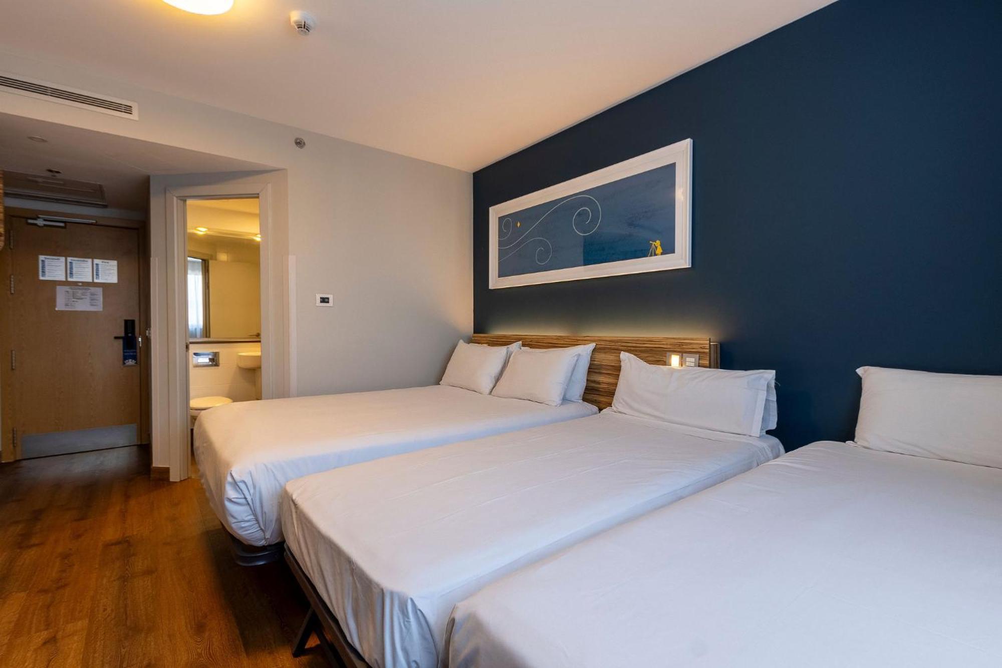 Travelodge Barcelona Poblenou Esterno foto
