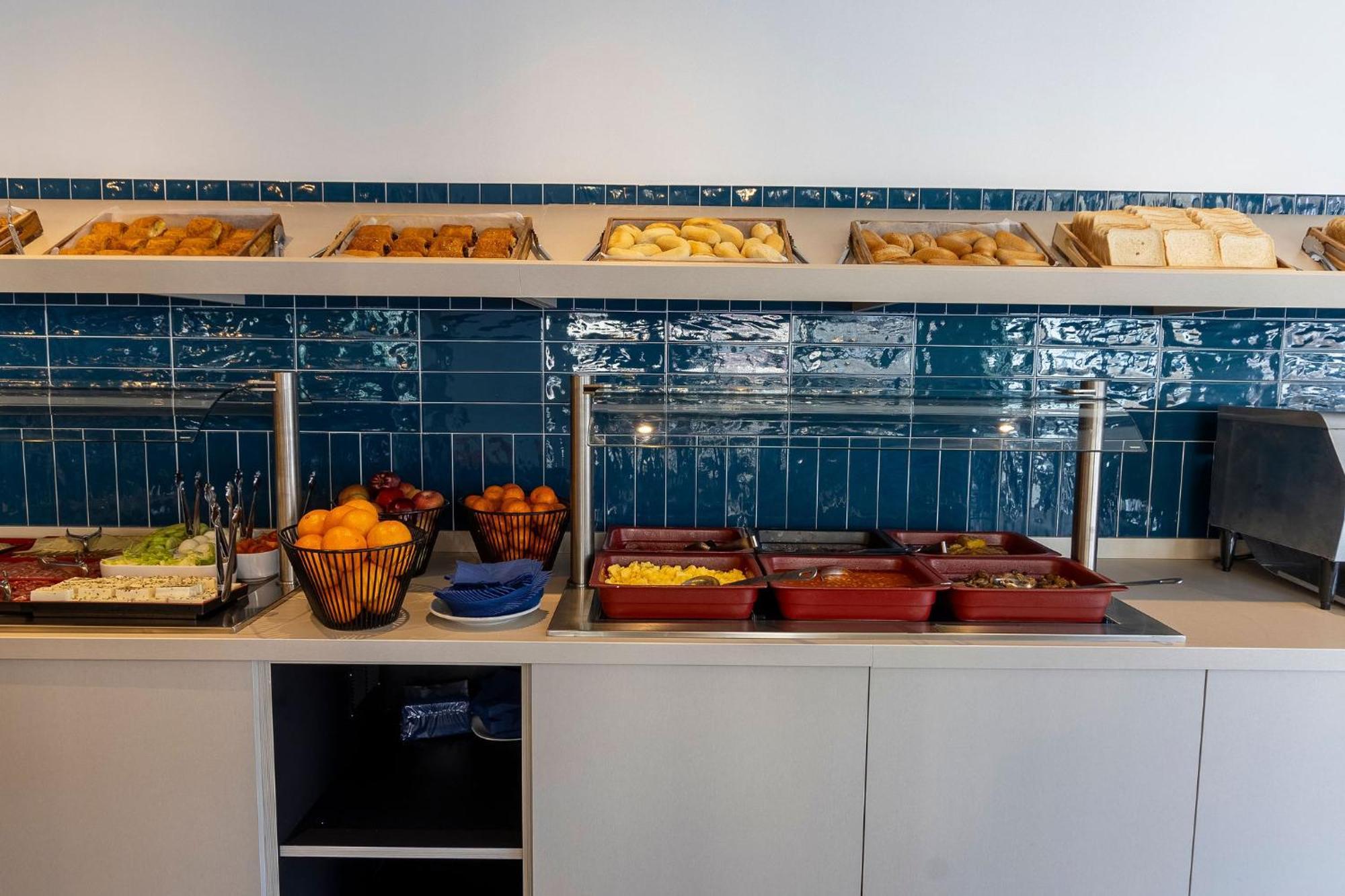 Travelodge Barcelona Poblenou Esterno foto