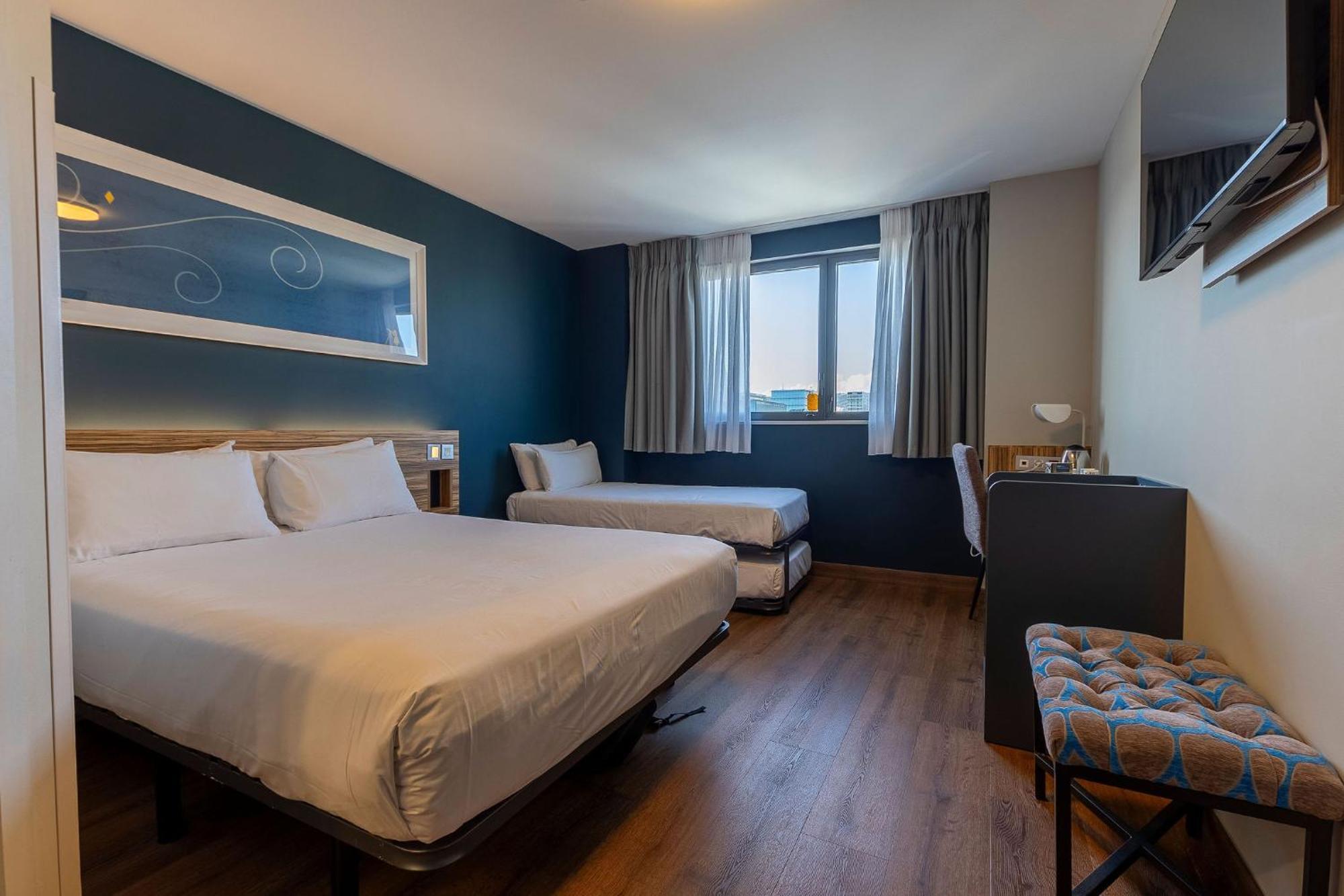 Travelodge Barcelona Poblenou Esterno foto