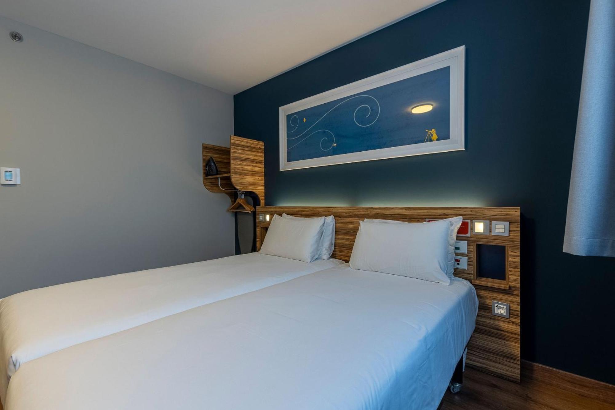 Travelodge Barcelona Poblenou Esterno foto