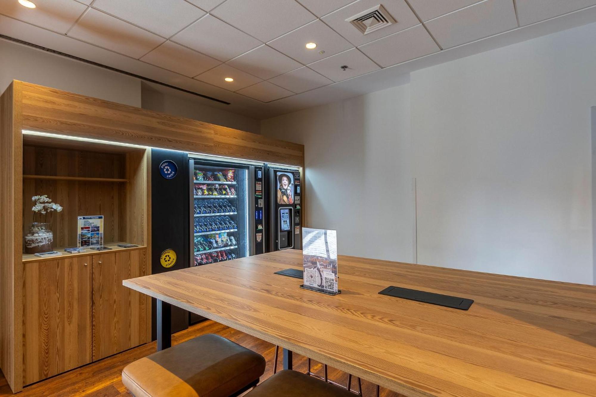 Travelodge Barcelona Poblenou Esterno foto