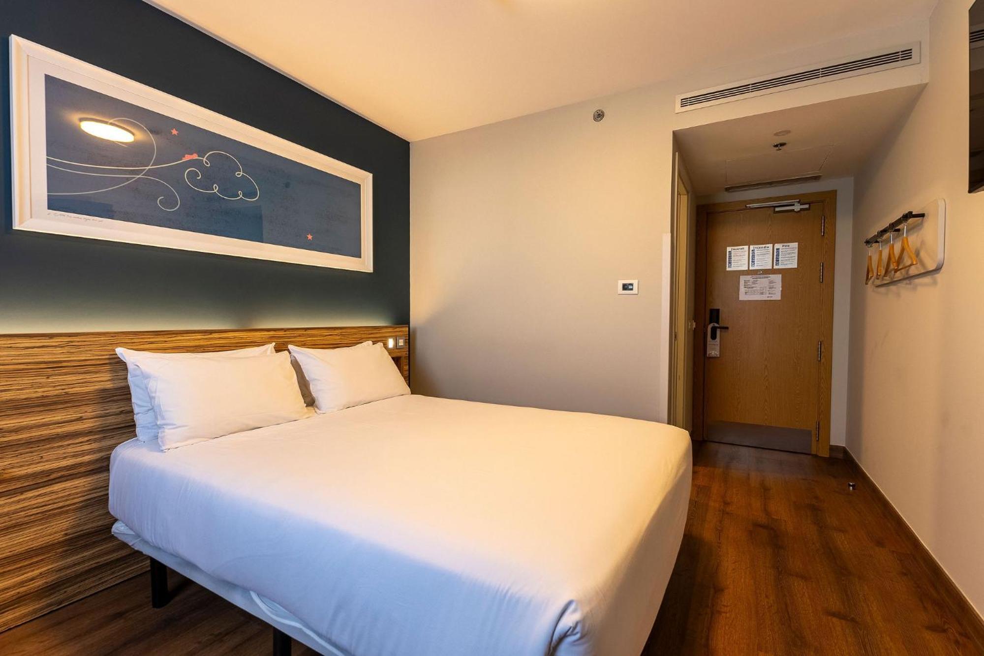 Travelodge Barcelona Poblenou Esterno foto
