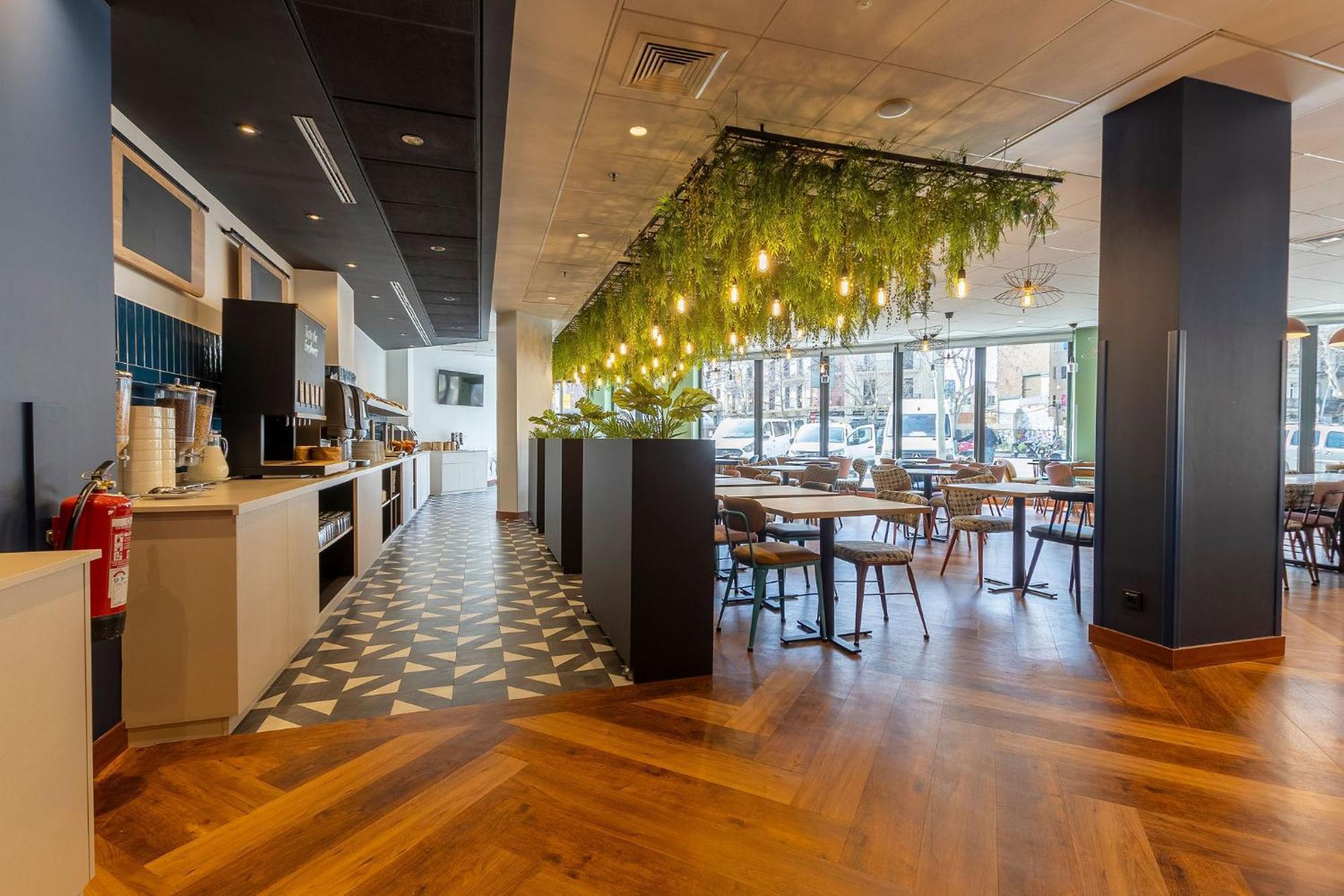 Travelodge Barcelona Poblenou Esterno foto